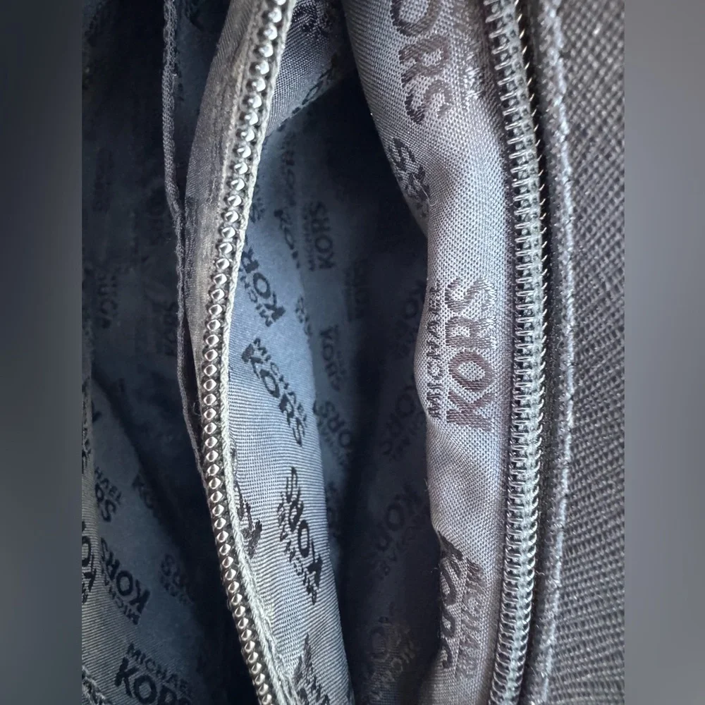 Michael Kors Astrid Medium Black Pebbled Leather Satchel  Gold Tone Turn Lock - Picture 6 of 14